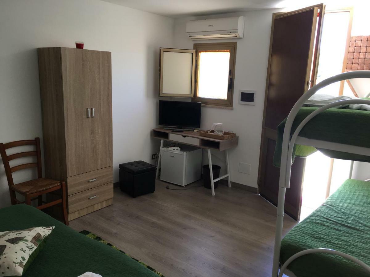 Camere Con Terrazzino Valderice Exterior foto